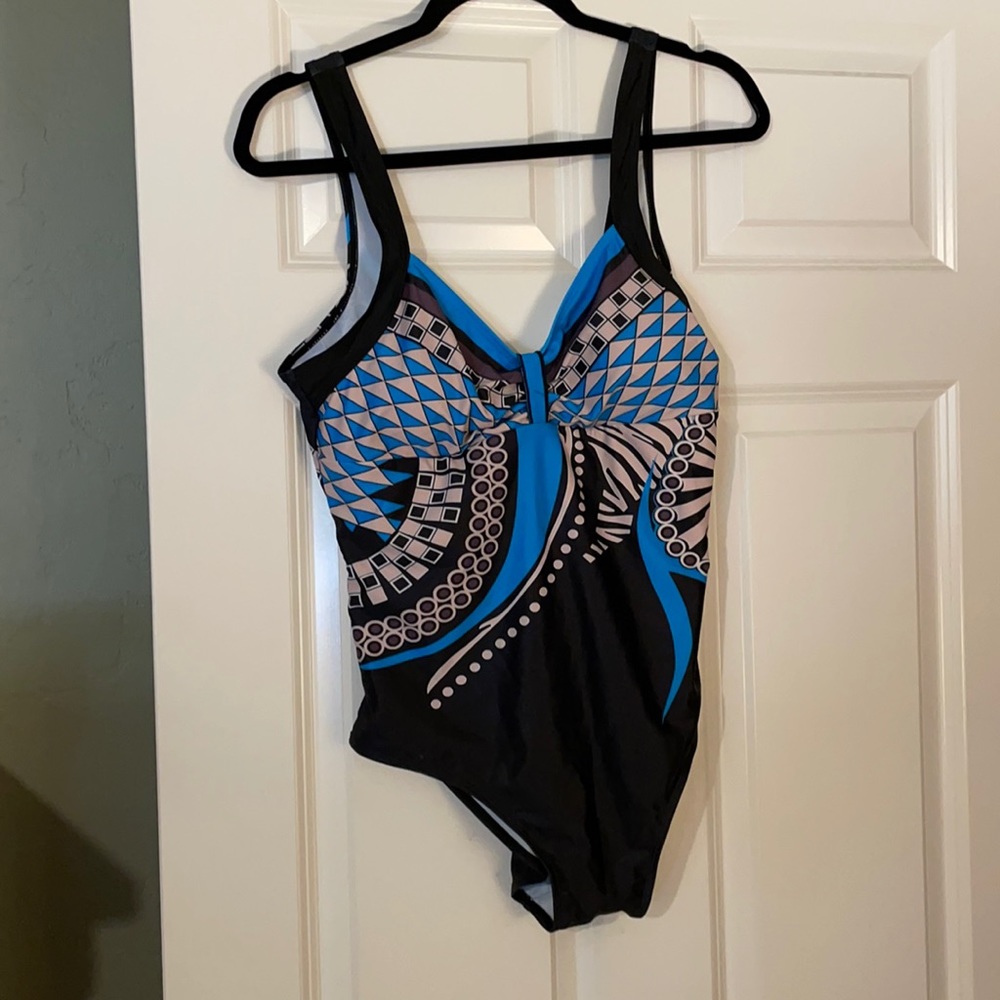 NWOT Women’s bathing suit